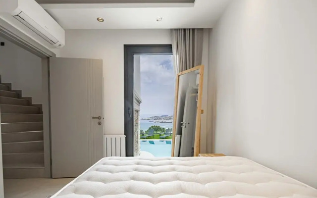 Stunning Villa With Private Pool and Luxuriest Views