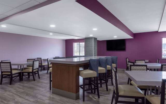La Quinta Inn by Wyndham Kansas City Lenexa