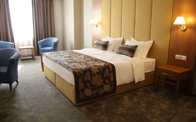 Golden Tulip Varna - Image 4