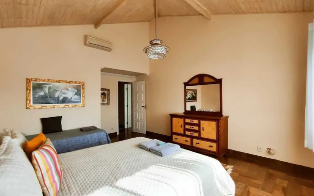 Villa Amarela
