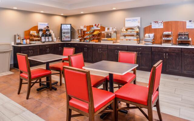 Holiday Inn Express & Suites Lacey – Olympia by IHG