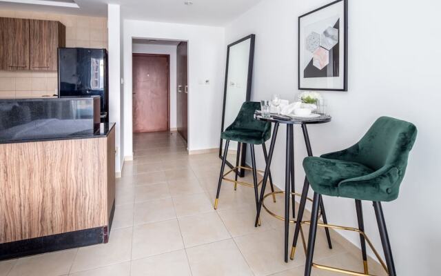 Modern Rustic Studio Apartment in Downtown Dubai