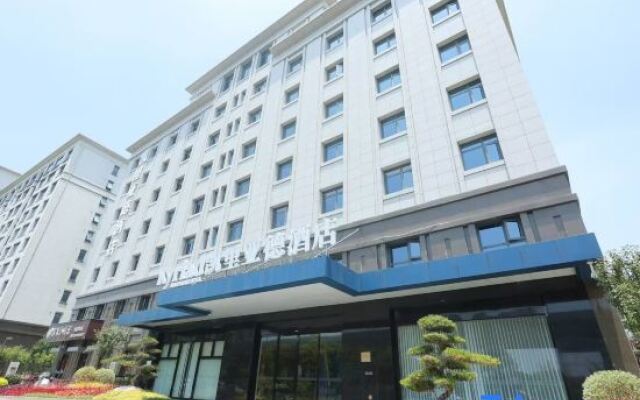 Kyriad Hotel (Yangzhou Slender West Lake Wugang Wanda Plaza)