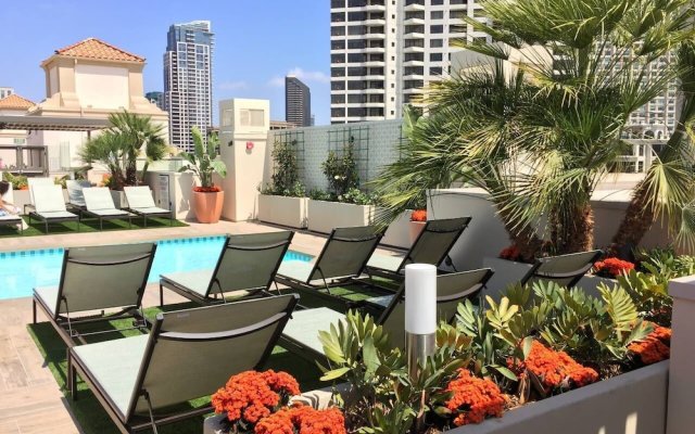 H2 -NEW Gorgeous Downtown San Diego 1 Bedroom + Upstairs Bedroom Loft!