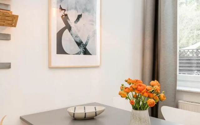Stylish New Cube Loft II by Berlin-Wall-Apartments