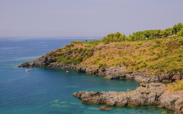 Lovely Apartment on a Beautiful Property Near the sea