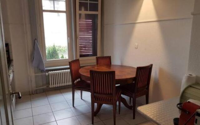 2 Zimmer in Jugendstilwohnung mit Garten (1-6 P.)