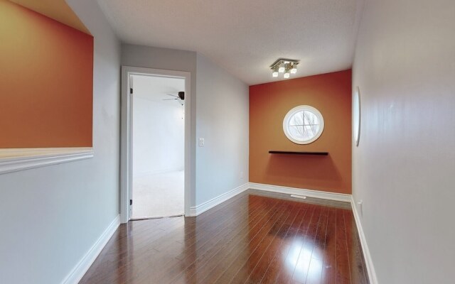 Spacious Family Haven: Modern 4-bedroom Luxury Home