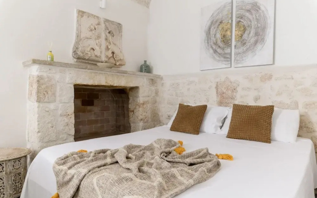 19 White Luxury Suite With Jacuzzi by Wonderful Italy