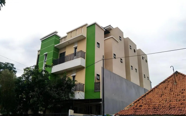 RedDoorz Plus near Trisakti University