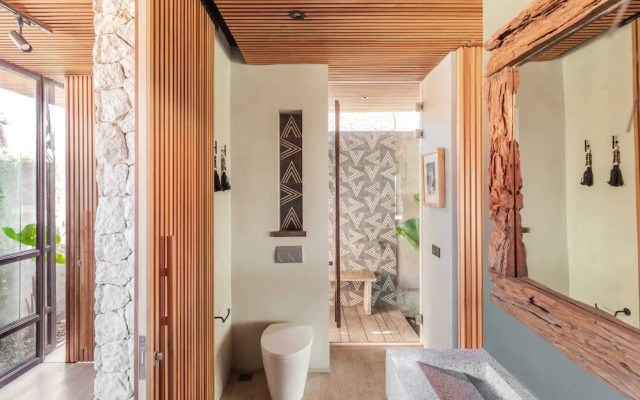 Exceptional Architect's 5BR Villa, an Oasis Gem in Canggu Centre