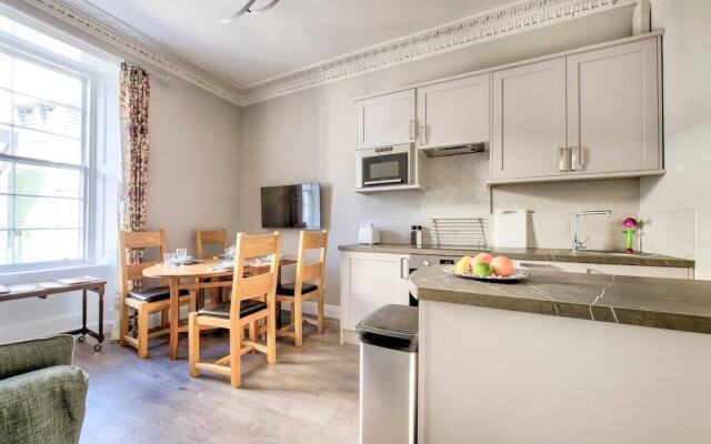 Beautifully Presented, Well Located, 2 bed apt