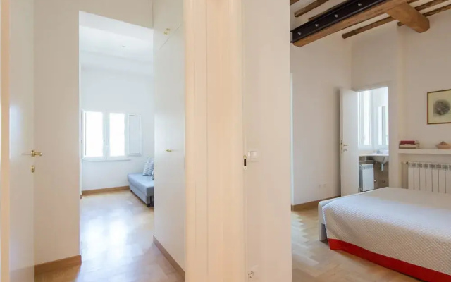 RSH Trevi Fountain Luxury Apartment