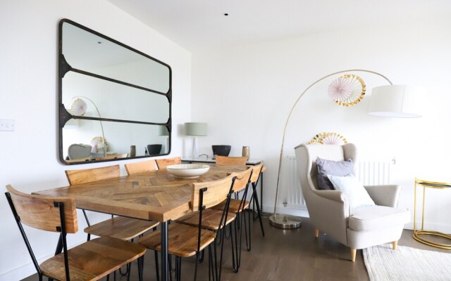 Charming 2 Bedroom Property in East London