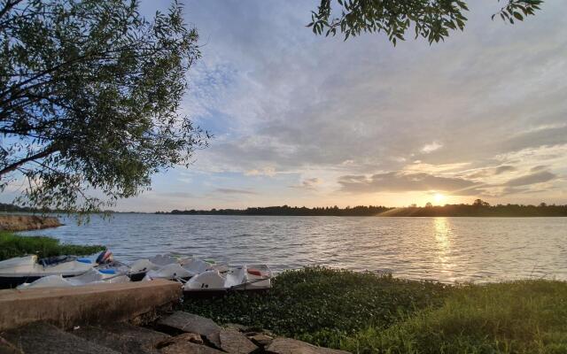 Raya Resorts