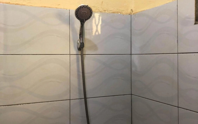 Cozy Bukoto Studio, unlimited WiFi, Netflix & Close to Acacia