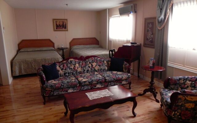 Harbourview Inn & Suites