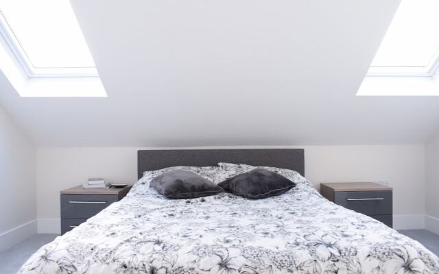 3 Bedroom Garden House in Earlsfield