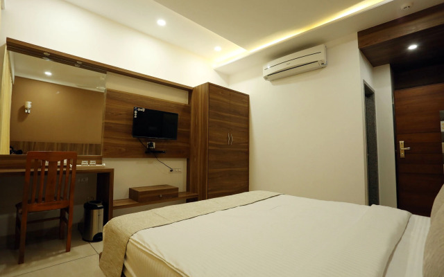 OYO 9687 Hotel Avista