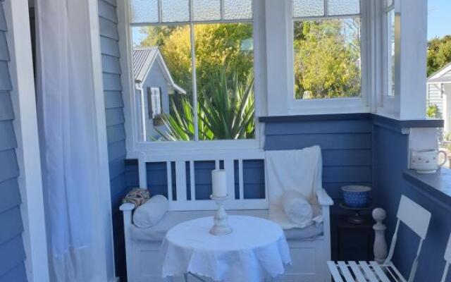 Cabins on Tudor bed & breakfast