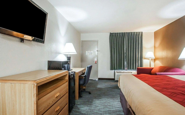 Econo Lodge Inn & Suites Jackson Northwest