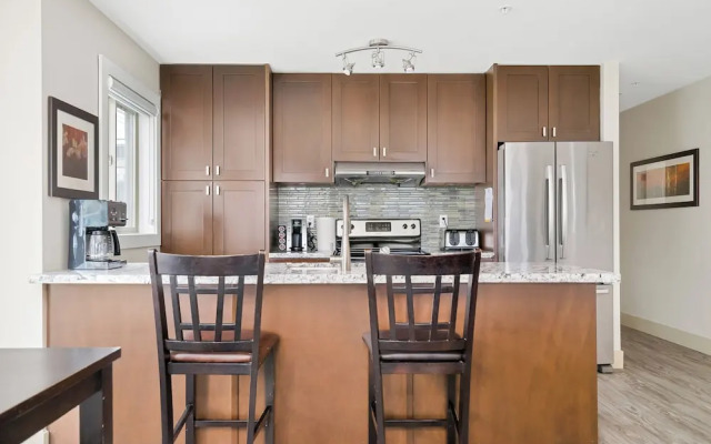 Rooftop Paradise Luxe 2BR  Lake Views