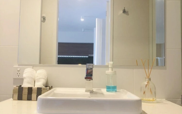 Stylish Home 15 mins from City & Airport