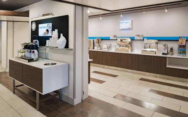 Holiday Inn Express & Suites Kingdom City by IHG