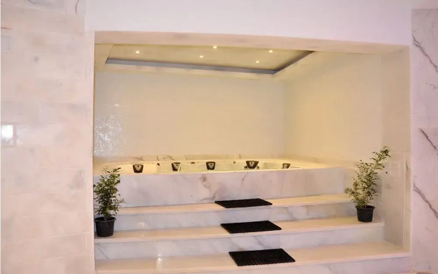 Golden 5 Sapphire Suites Hotel