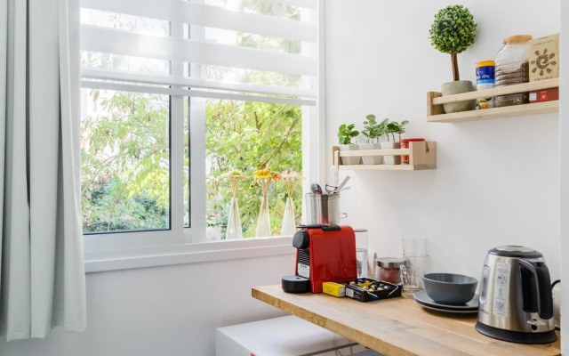 Rothschild Chic Studio