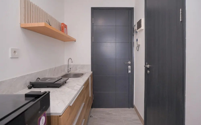 Comfortable Studio Room at Collins Boulevard Apartment