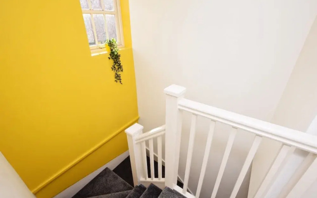 Derby 2 Bed House - University & City