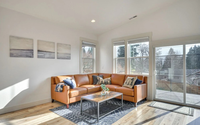 Stunning Stevenson Retreat w/ Mountain Views!