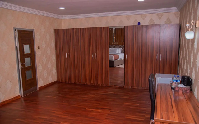 Mahogany Hotel and Suites