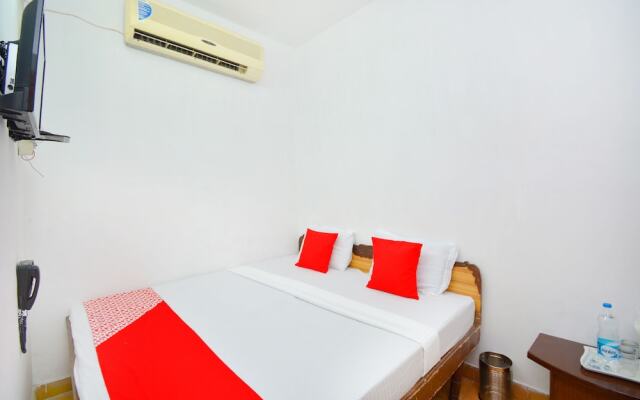 White House Continental by OYO Rooms