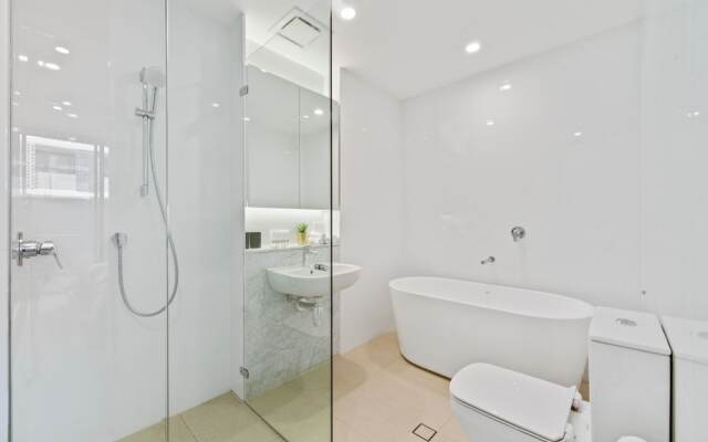 HomeHotel-New & Walking to Shopping, Super Clean
