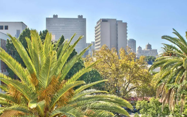 437 St Martini Gardens