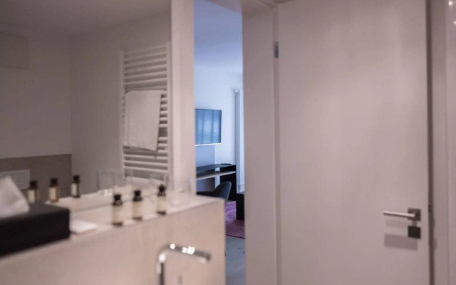 SUYTES Business Studios