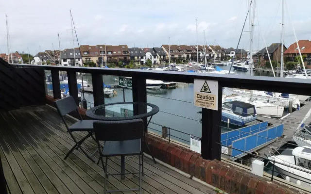 Boathouse Hotel