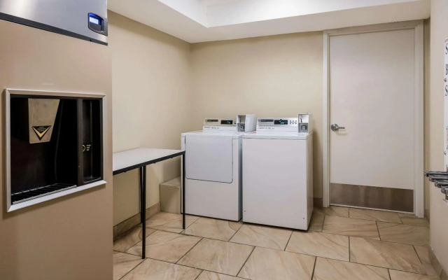 Country Inn & Suites by Radisson, Grandville-Grand Rapids West, MI