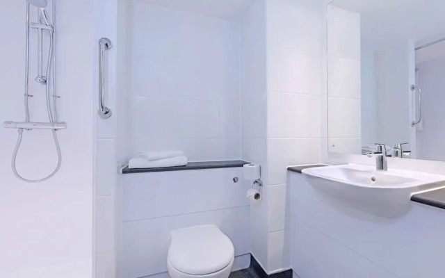 Travelodge Plus London Manor House