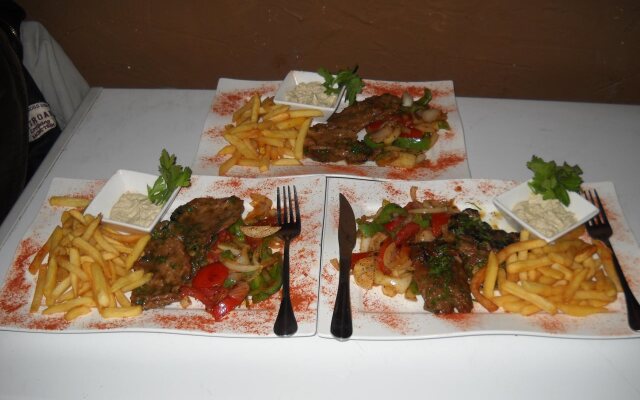 Queen ayola hotel