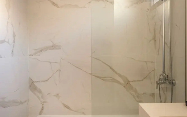 Local Stunning Gem in heart Palermo P6C
