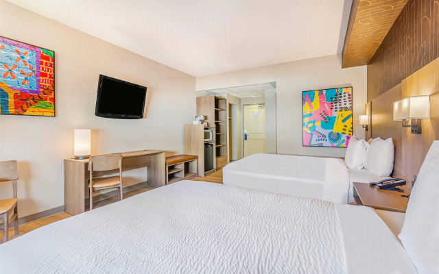 Days Inn & Suites by Wyndham West Edmonton
