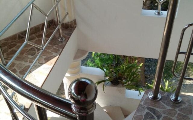 White Elephant Villa & Restaurant