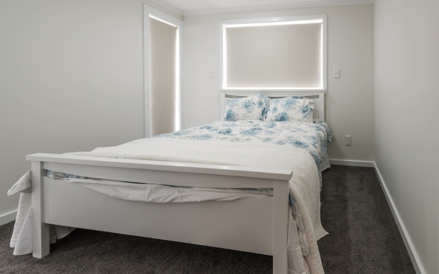 Brand New 5BR home with view of the sea – Guest Rooms – Auckland
