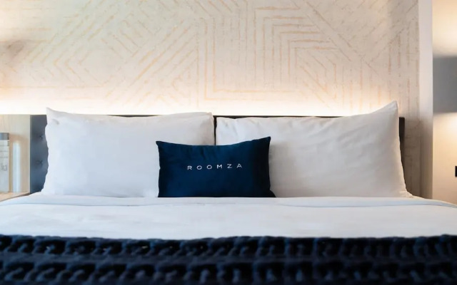 Roomza Times Square at Pestana CR7