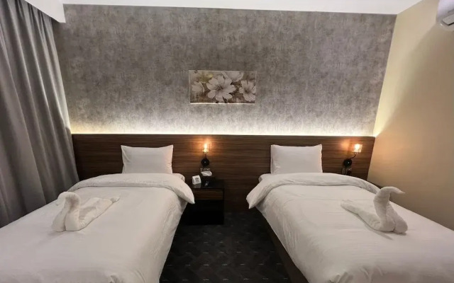 Lazöy Hotel