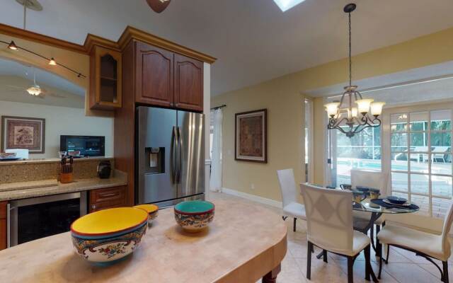 Sarasota Bay Pool Home