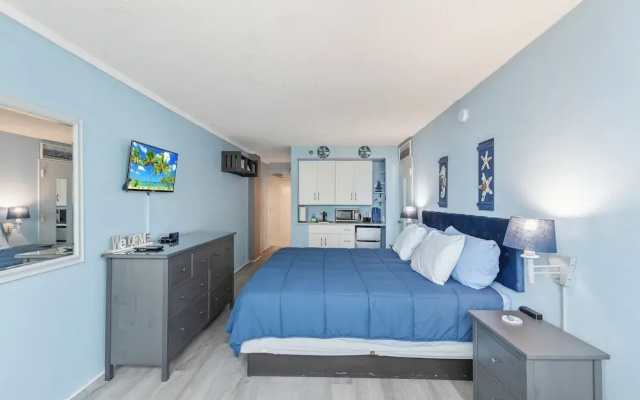 Oceanside Inn Studios by Brightwild